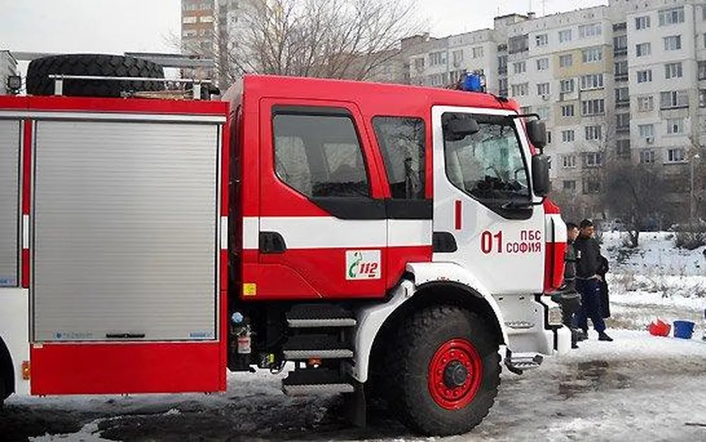 Пожар в жилищен блок в София