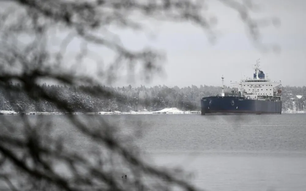 НАТО стартира патрулиране в Балтийско море заради съмнения за саботаж на подводни кабели