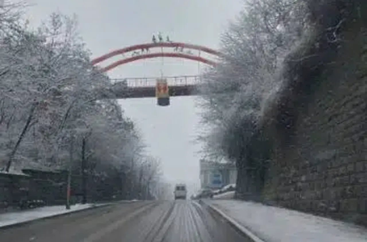 В Хасковска област няма прекъсвания на електрическото захранване и бедстващи хора след снеговалежа