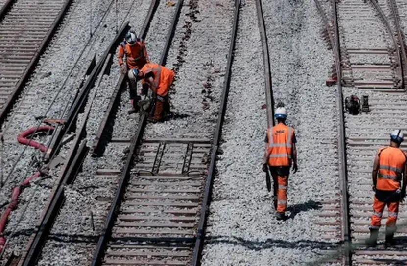 В Париж откриха бомба от Втората световна война на релсите до гара Gare du Nord