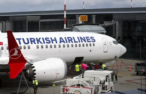 Пилот на Turkish Airlines почина по време на полет