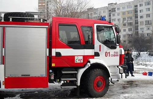 Пожар в жилищен блок в София